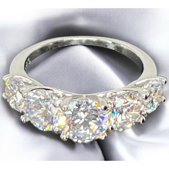 Moissanite Engagement Ring (5 Carats t.w.) Size 7 Luxury Promise Stunning Chic